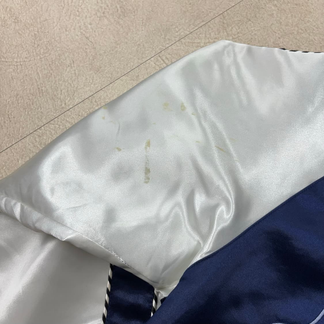 언더에어 벚꽃 투톤 바시티 자켓 상품이미지7