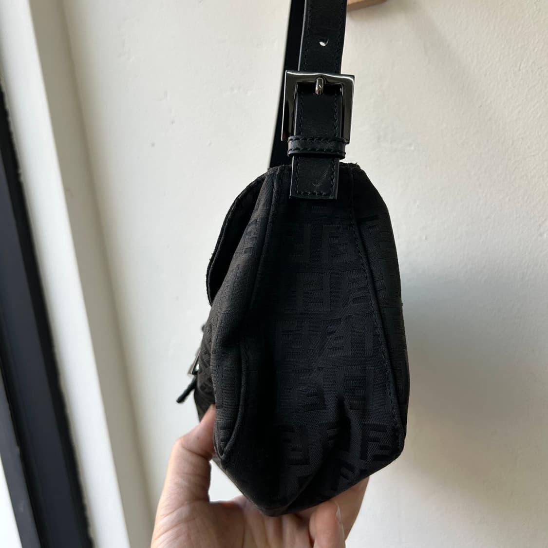 16268 - 펜디 블랙 주카 더블 플랫 바게트 백 상품이미지3