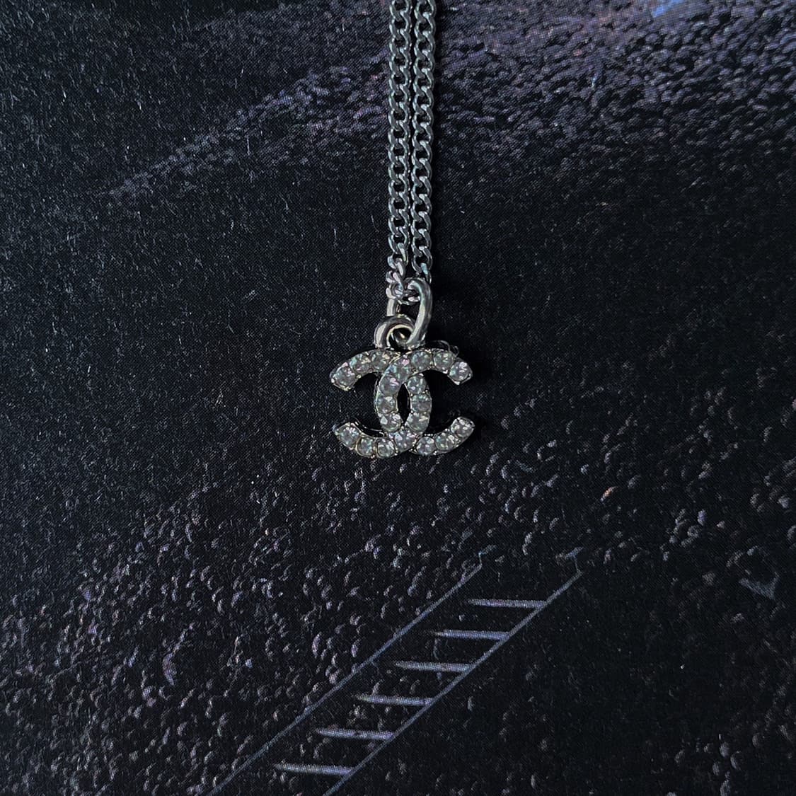 2Color 샤넬 쁘띠 크리스탈 CC 시그니처 목걸이 상품이미지4