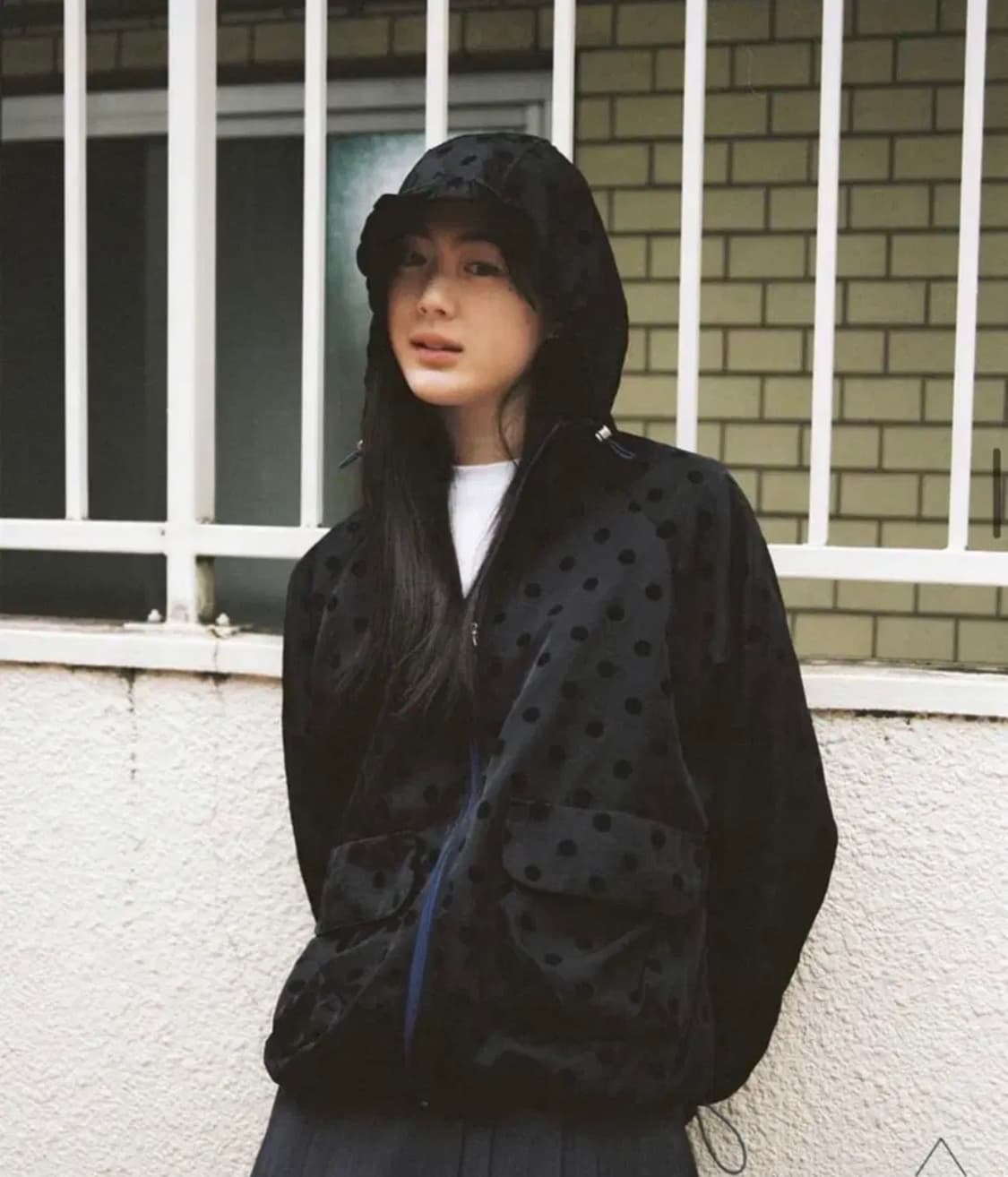 오헤시오 도트 프릴 후디드 윈드 브레이커 블랙 상품이미지1