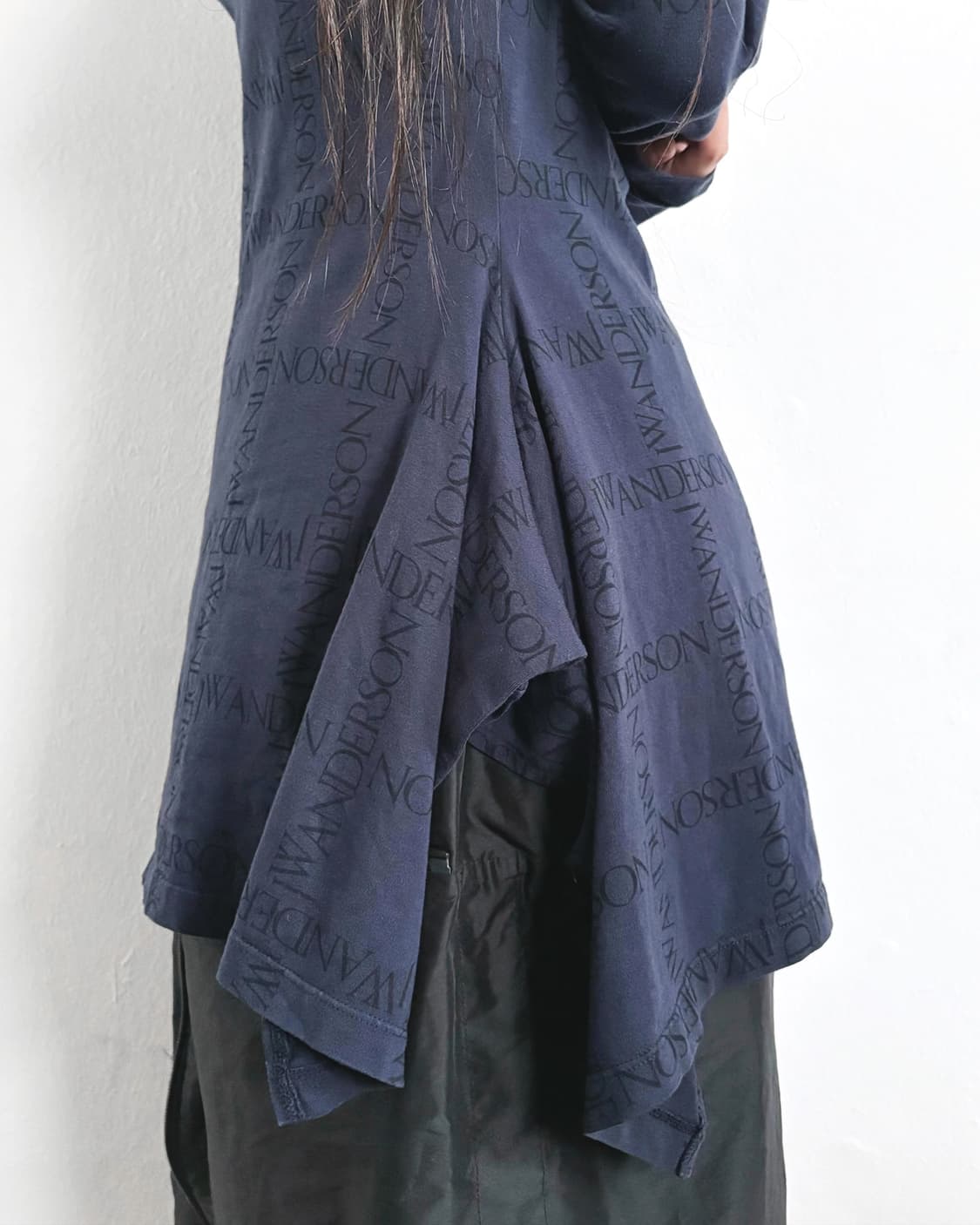 JW Anderson 17aw 플레어핏 드레이프 롱슬리브 상품이미지3