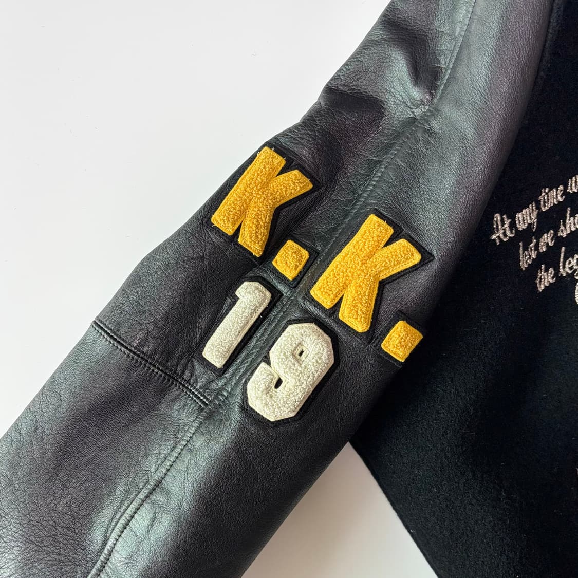 JANNU 메지로 도쿄 ‘KONA HILTON’ 레더 슬리브 바시티 재킷 상품이미지4