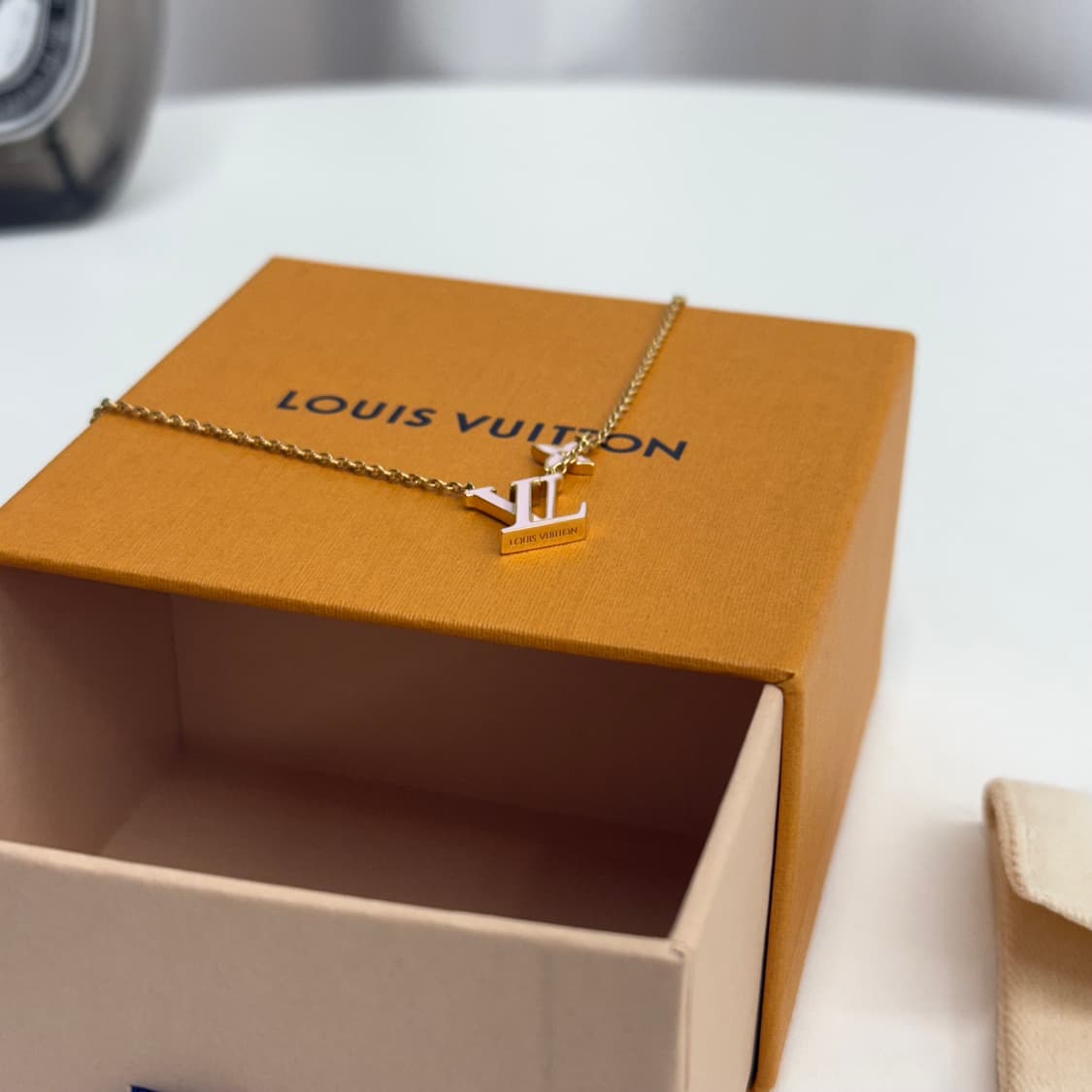 [1회 착용] 루이비통 에나멜 목걸이 상품이미지3