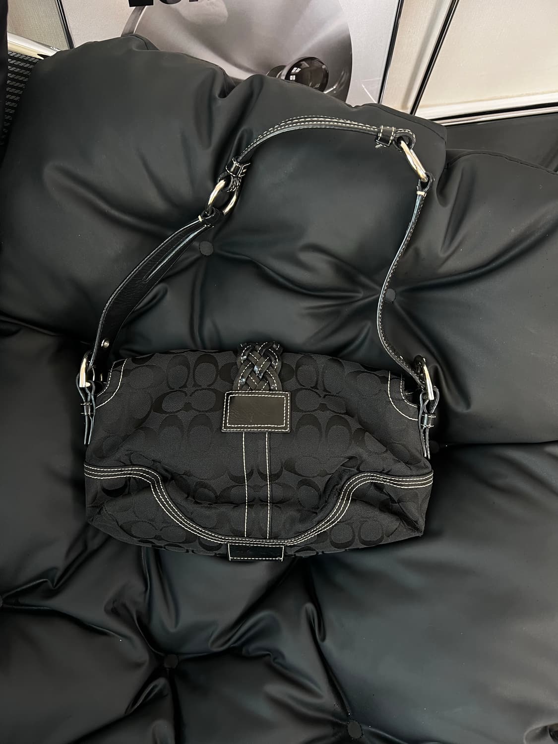 코치 소호 Y2K 버클 숄더백 상품이미지4