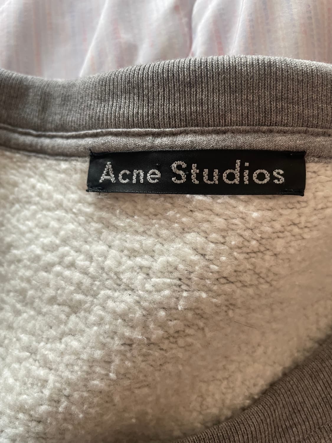 아크네 스튜디어 페어뷰 맨투맨 상품이미지3