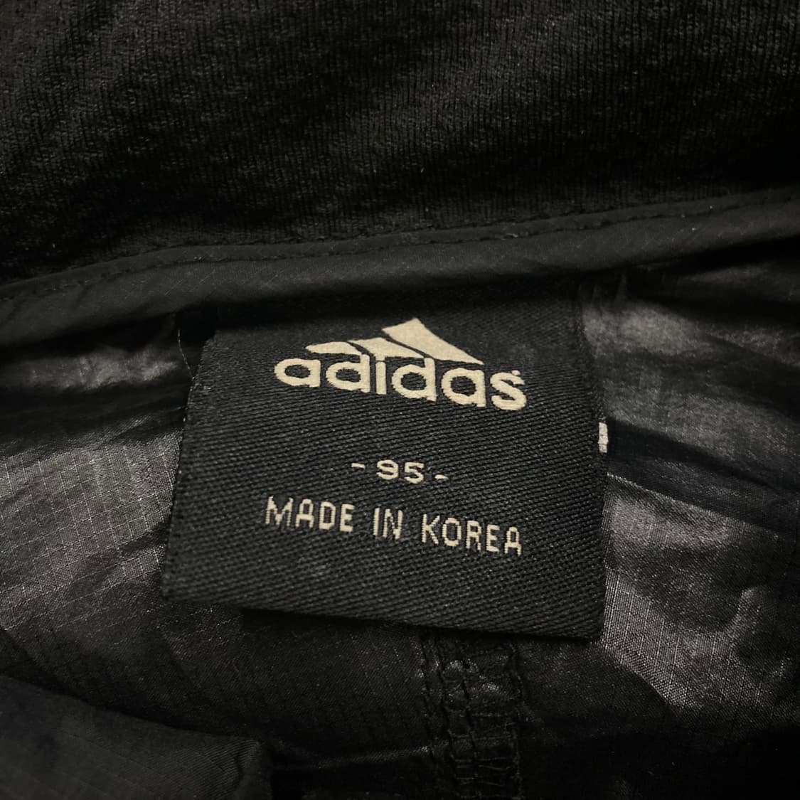 아디다스 블랙 컬러 스몰 로고 미니멀 바람막이 상품이미지3