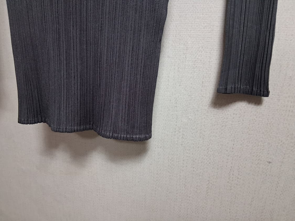 이세이미야케 플리츠플리즈 하이탑블라우스 표기3  55에서77 
원산지 일 상품이미지6