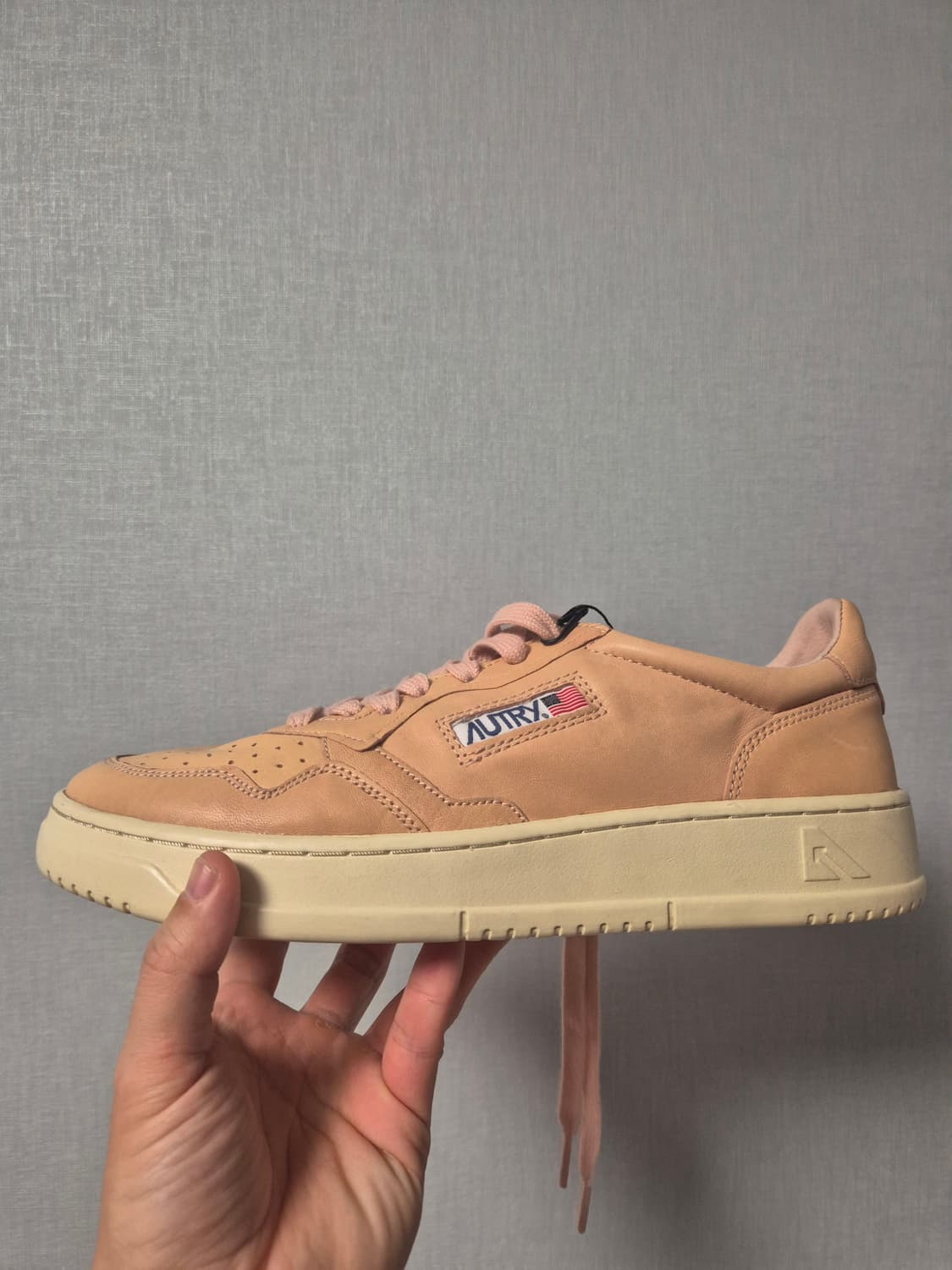 [새상품/280] 오트리 메달리스트 로우 고트스킨 스니커즈 핑크 상품이미지1