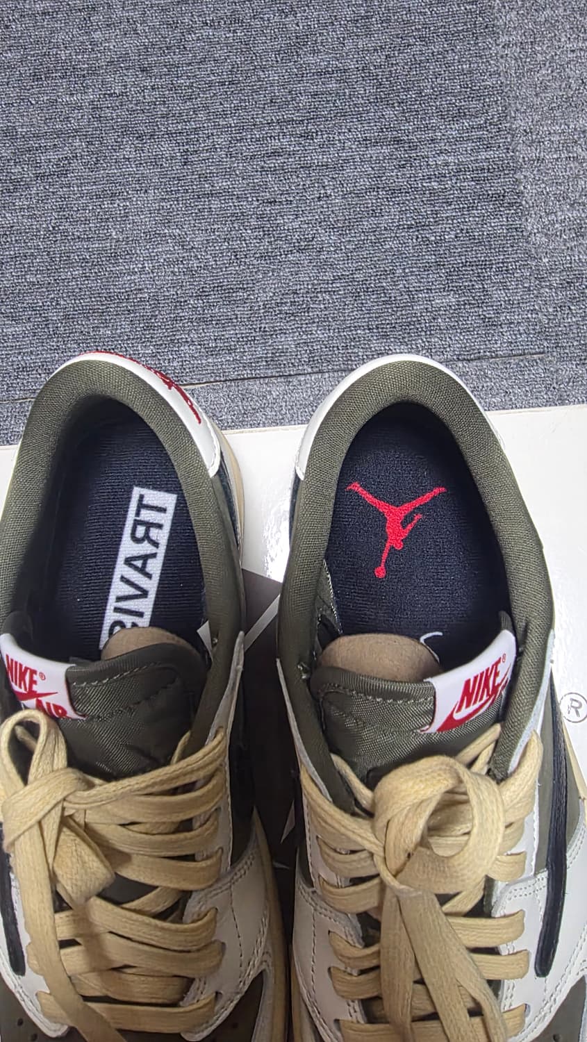 조던1 x 트레비스 스캇 리버스 올리브 (260) 상품이미지3