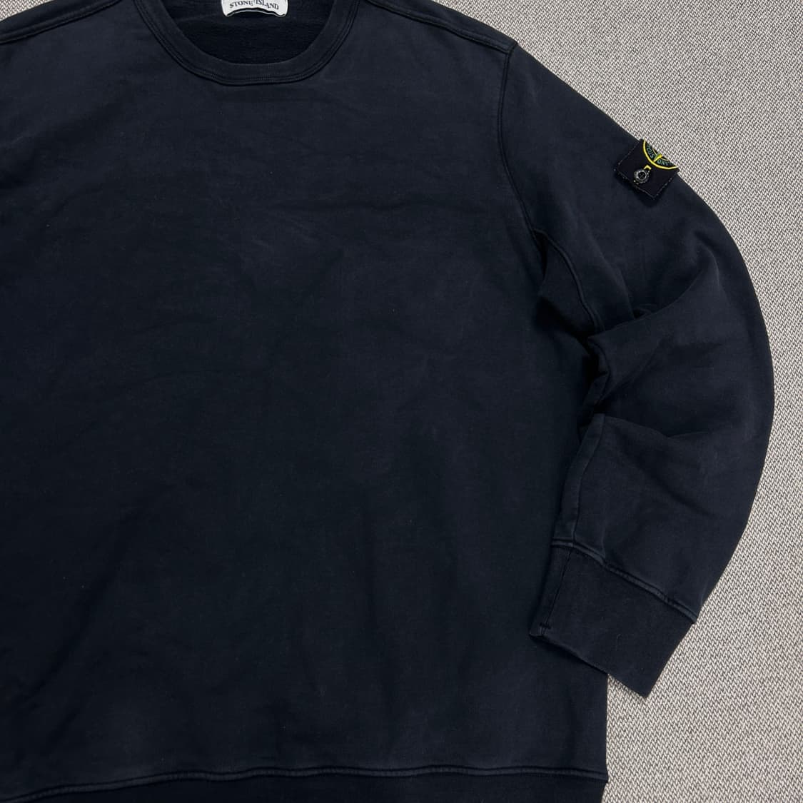 스톤아일랜드 블랙 와펜 맨투맨(2XL) 상품이미지3