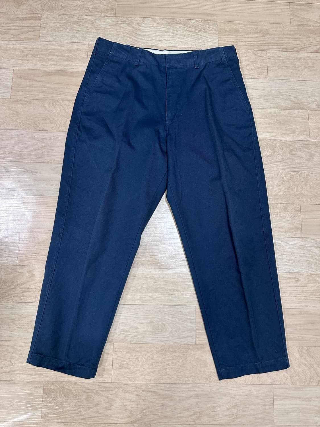 [85]유니클로 U 와이드 테이퍼드 앵클치노 팬츠 블루 상품이미지2