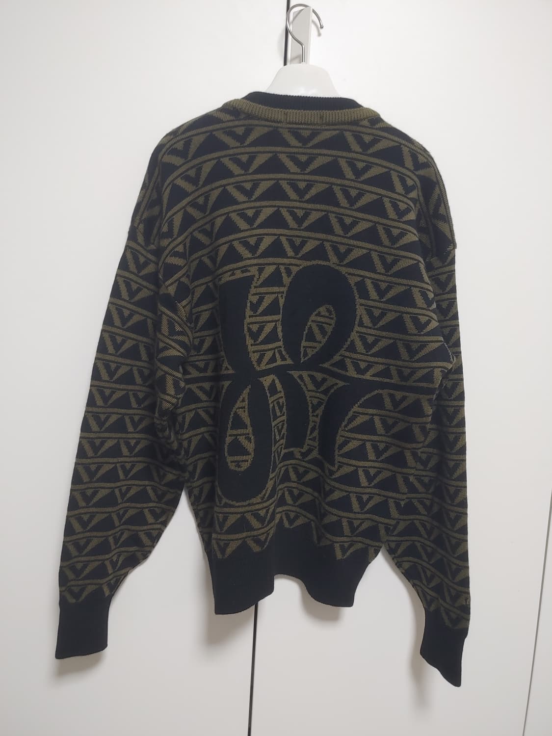 발렌시아가  정품  남성니트 -L사이즈 상품이미지4