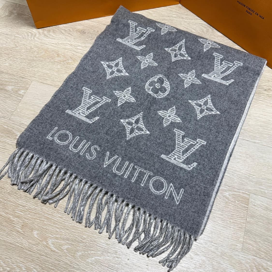 [새상품/선물가능] 루이비통 모노그램 쉐도우 머플러 목도리 상품이미지4