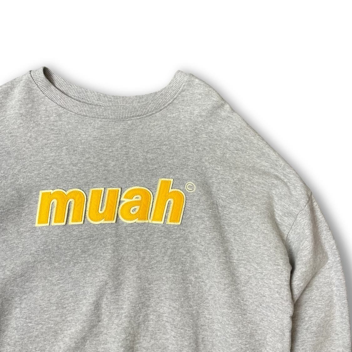 무아무아 그레이 로고포인트 맨투맨 스웻셔츠 상품이미지3
