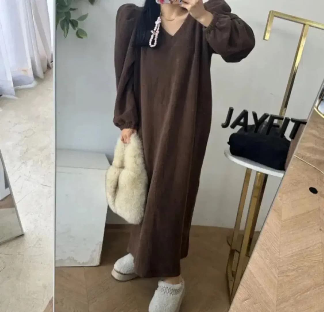 [새상품] 블랙바비 어텀 퍼프 기모 롱원피스 상품이미지2