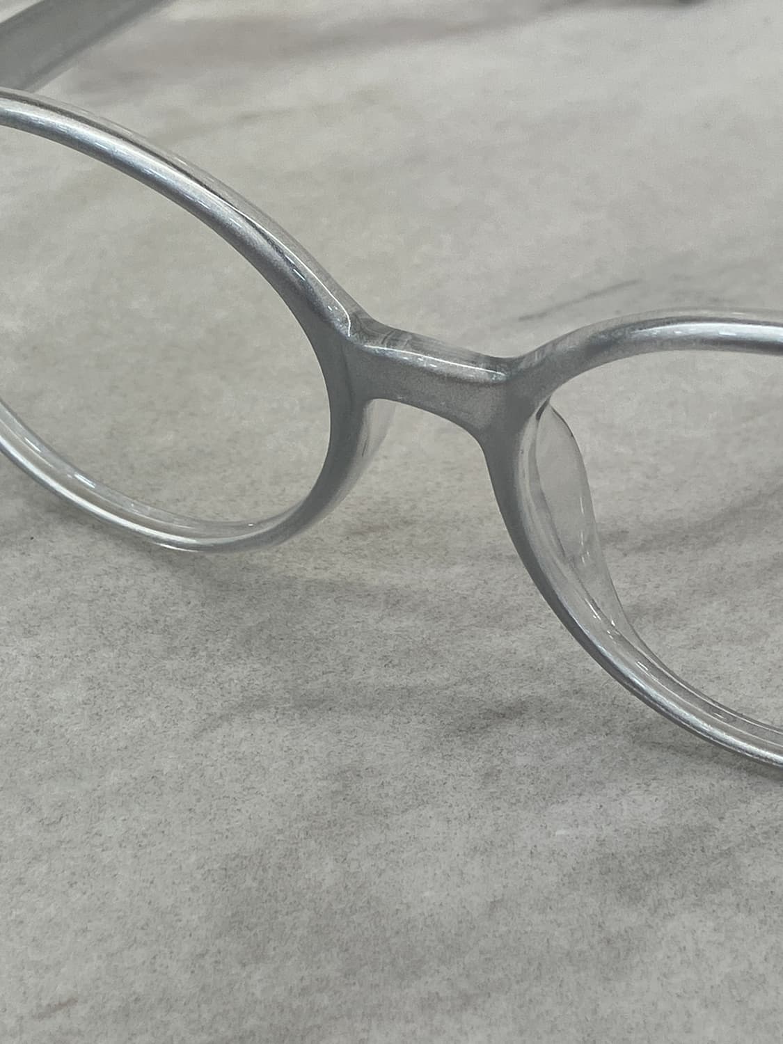 폴리 스위스 Poly swiss 글리터 실버 유광 오벌 뿔테 안경 상품이미지5