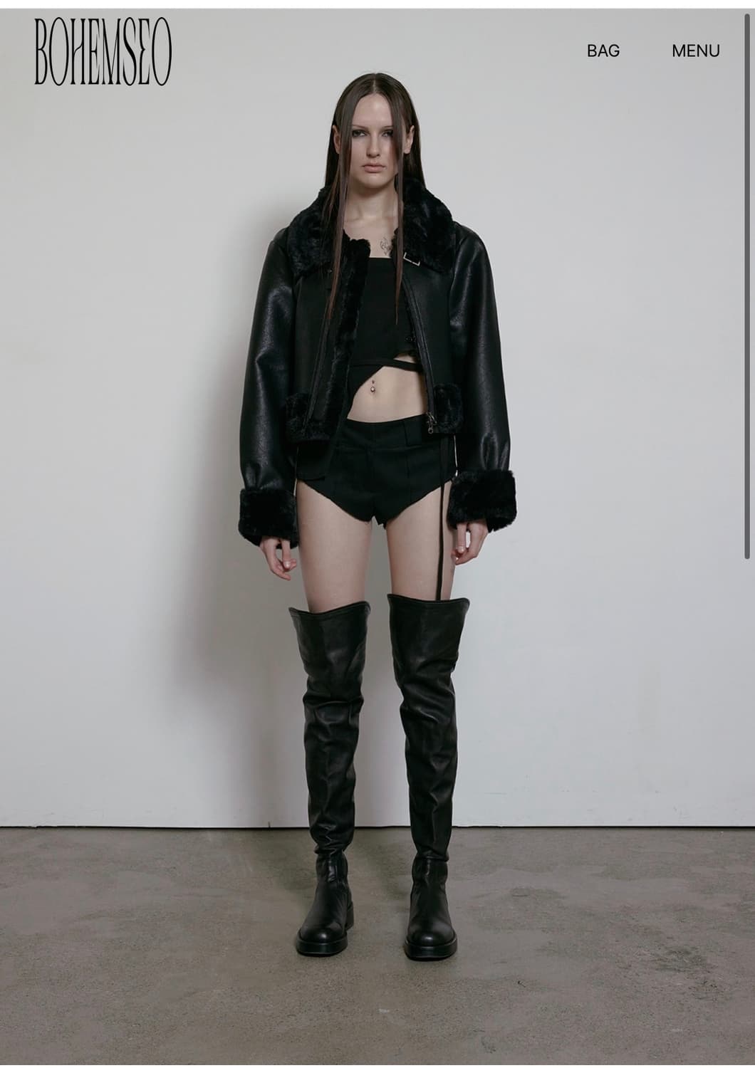 HIGH NECK SHORT MUSTANG IN BLACK 상품이미지1