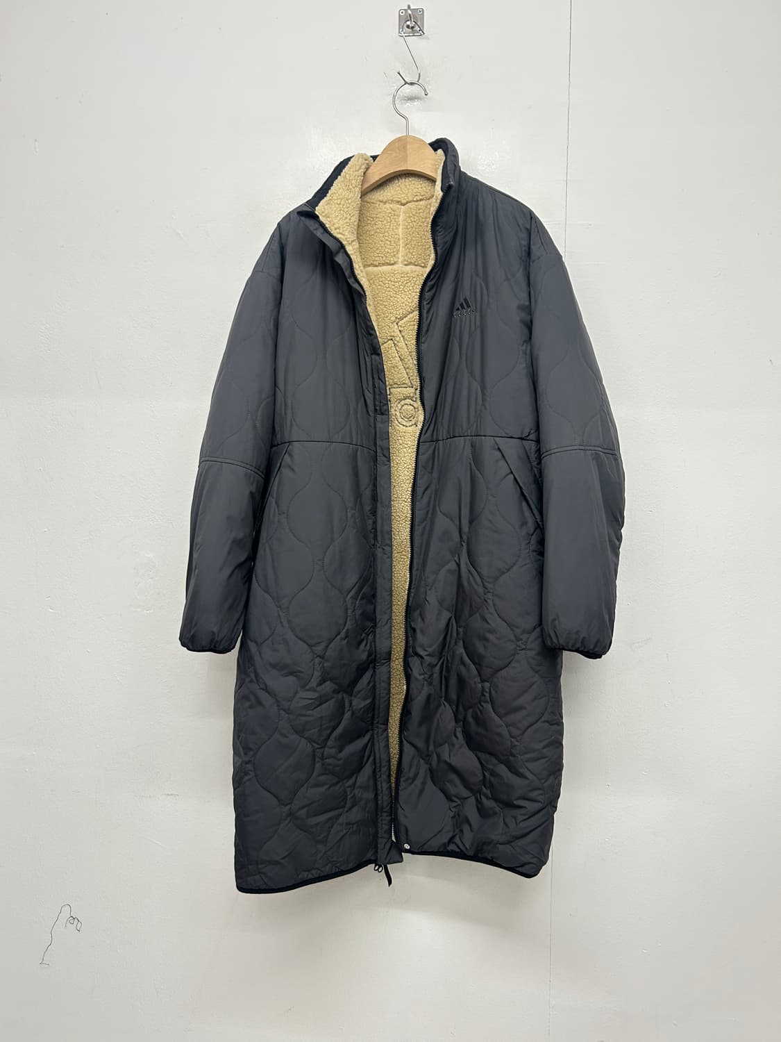 아디다스 리버시블 플리스&퀼팅 롱자켓입니다 상품이미지4