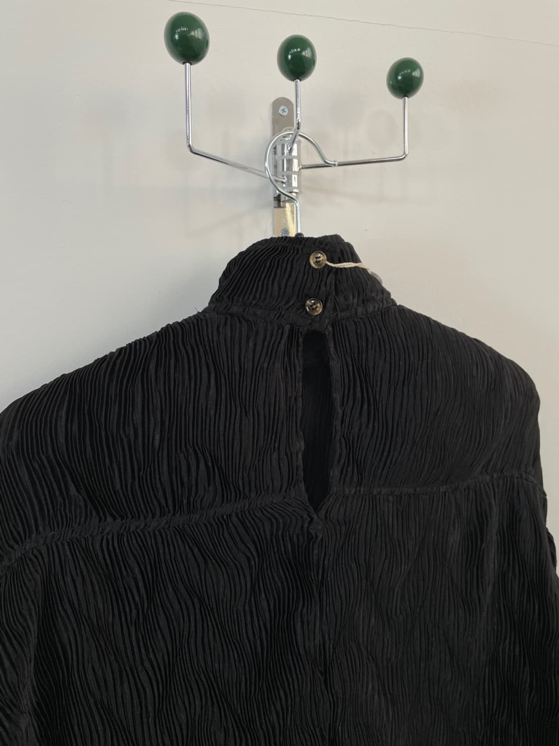 가니 플리츠 하이 넥 블라우스 상품이미지4