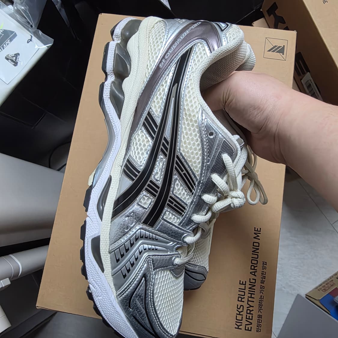 아식스 젤카야노 14 크림 블랙 285사이즈 상품이미지1