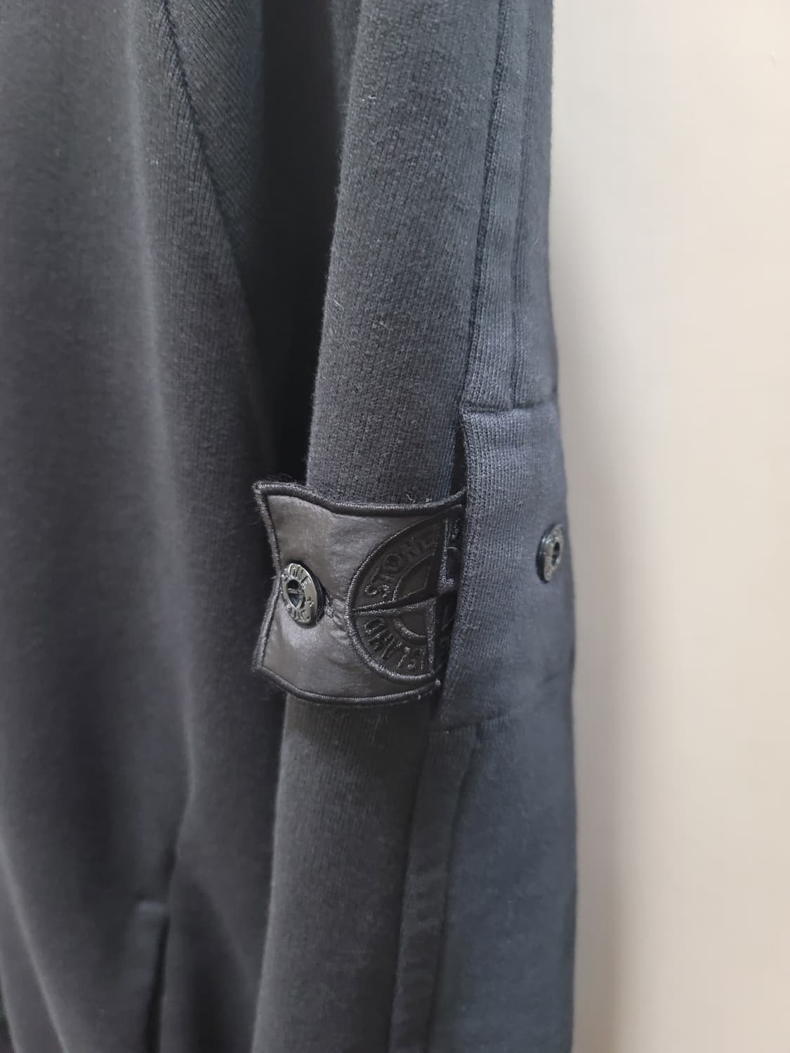 스톤아일랜드 쉐도우프로젝트 블랙 후드티 상품이미지2