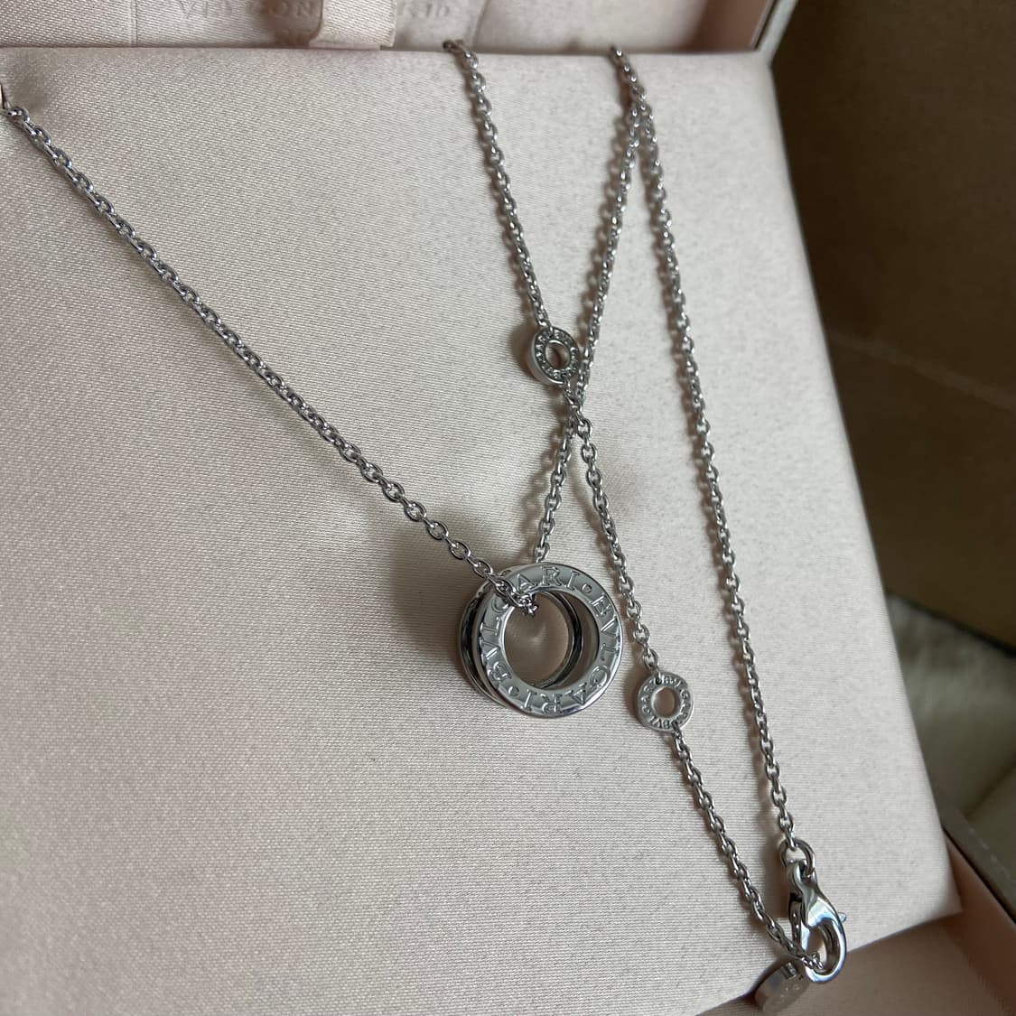 [정품] 불가리 네크리스 화이트골드 록 스터드 풀박스 상품이미지3