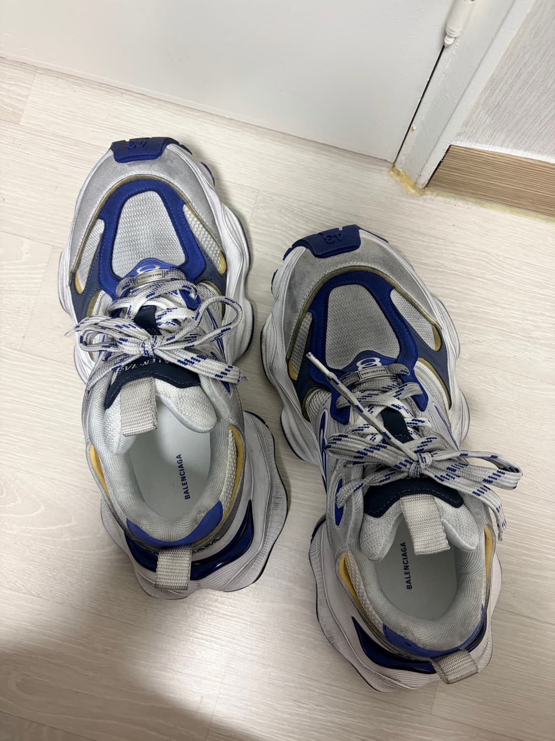 발렌시아가 카고 스니커즈 43사이즈 판매합니다 상품이미지3