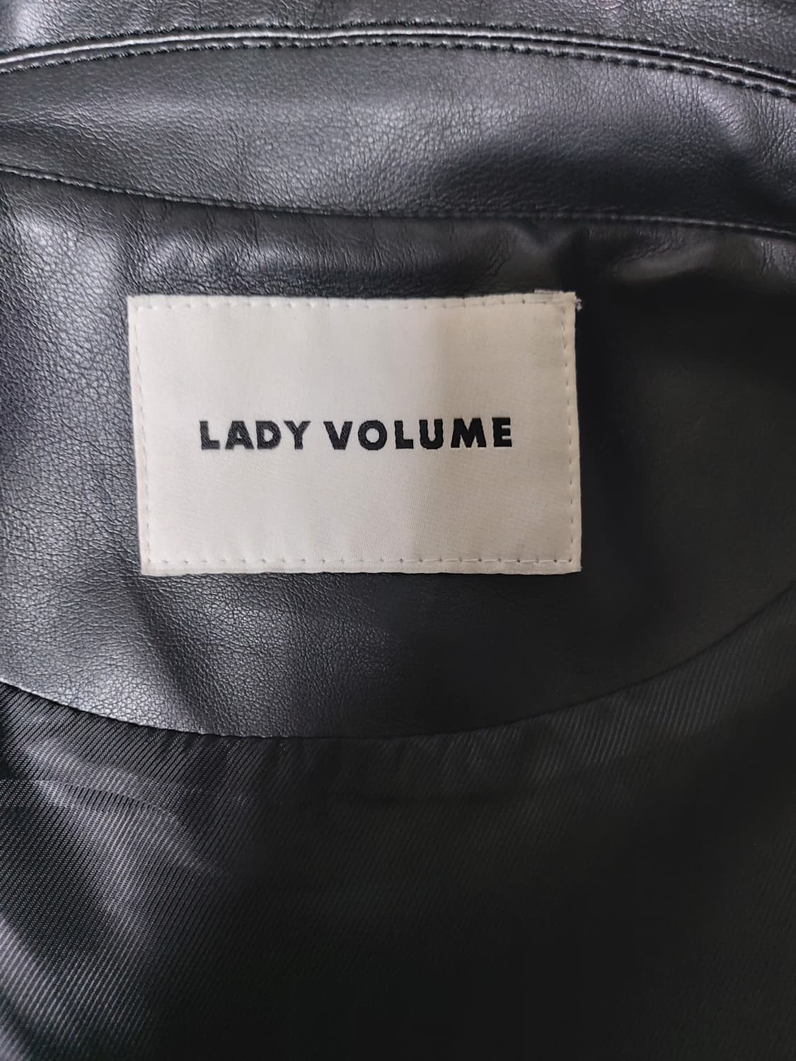 레이디볼륨 블랙 레더 자켓 (M)

 상품이미지5