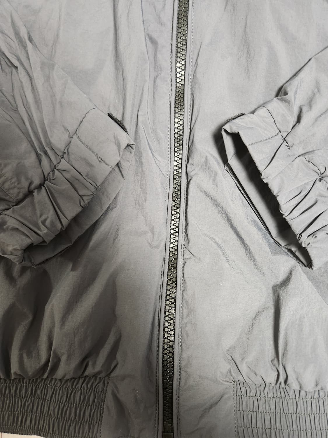 지오다노 윈드브레이커 우븐 바람막이 자켓 사이즈100(L)

여러 중고사 상품이미지5