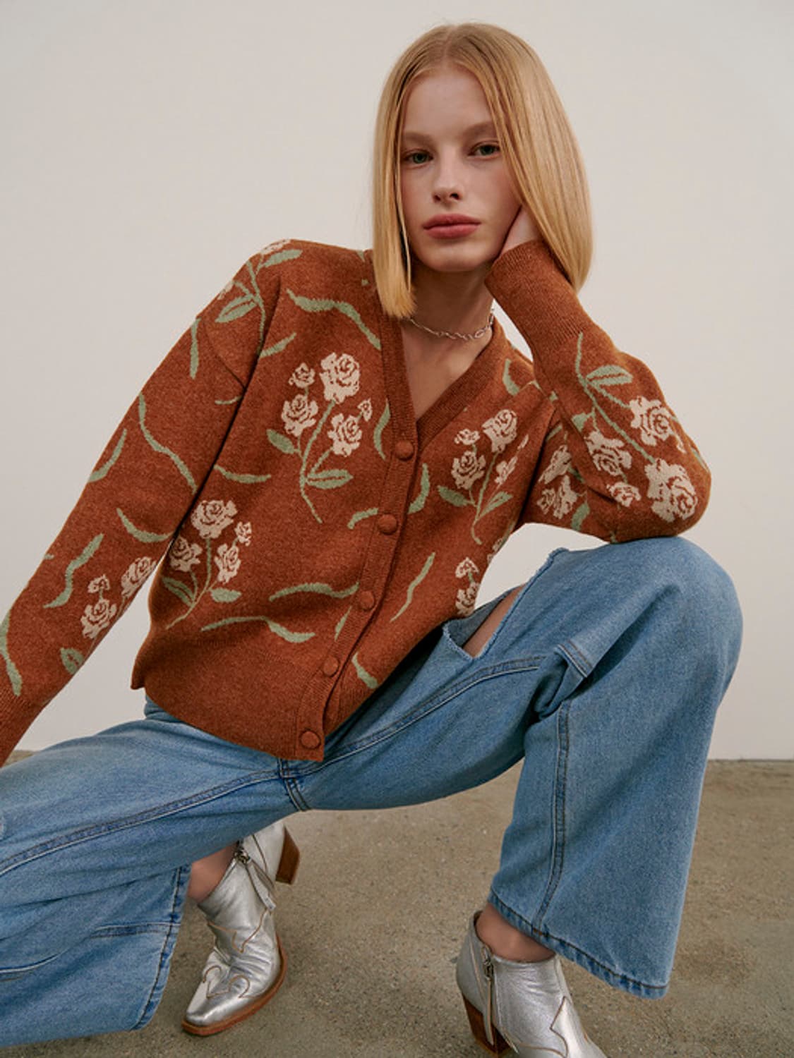 시눈 블레이브 빈티지 레트로 플라워 패턴 브라운 브이넥 가디건 상품이미지2