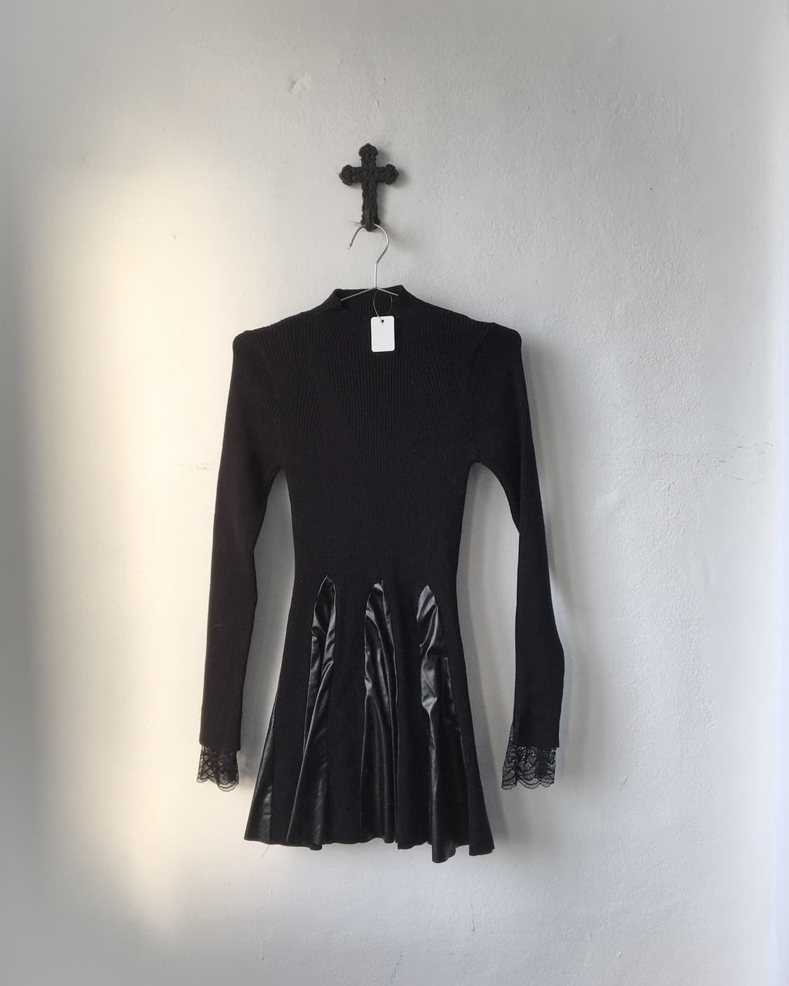 Fake leather layered high neck knit onep 상품이미지2