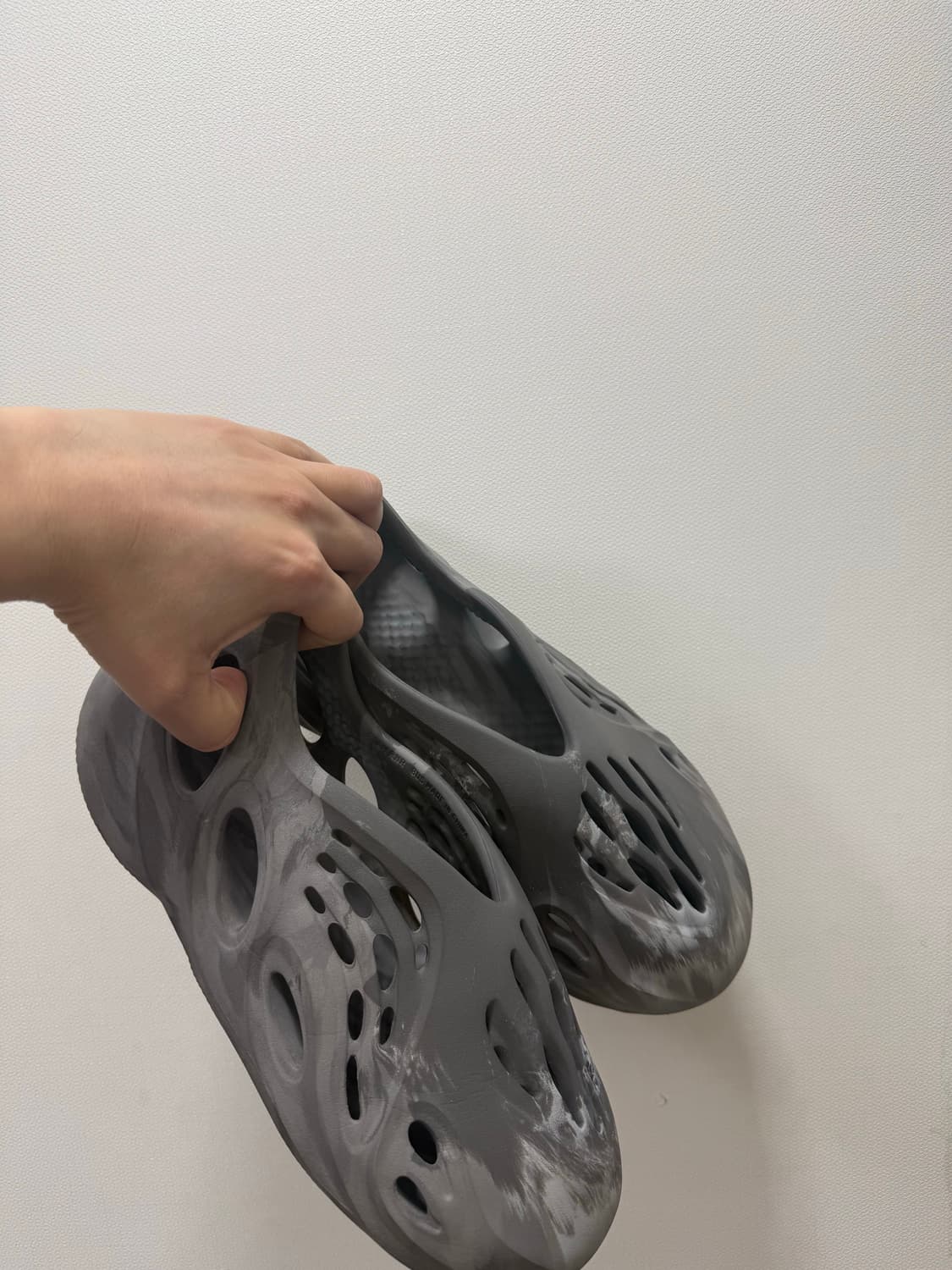 아디다스 이지 폼러너 믹스 그래닛 265size 상품이미지1