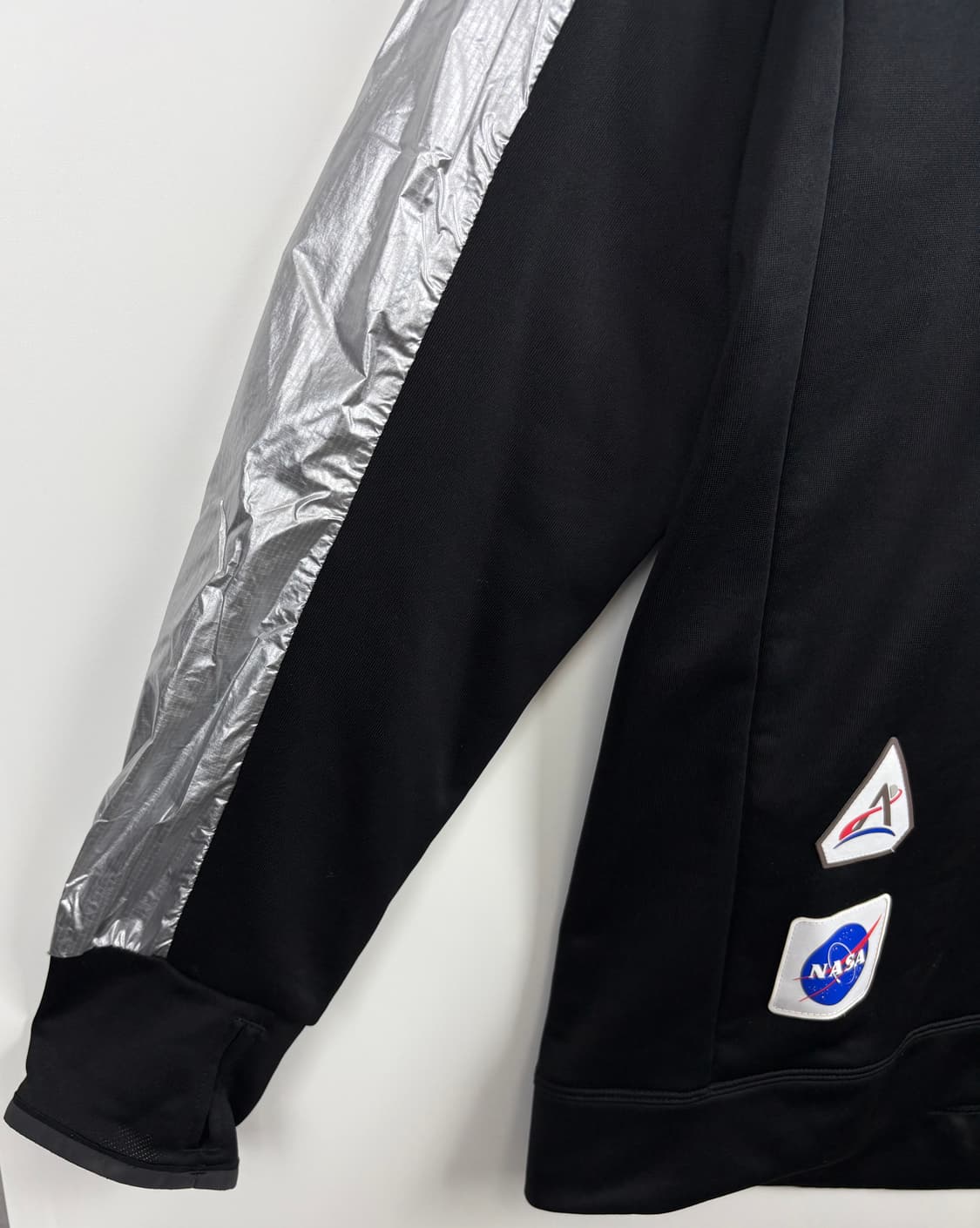 아디다스 나사 후드티 상품이미지3