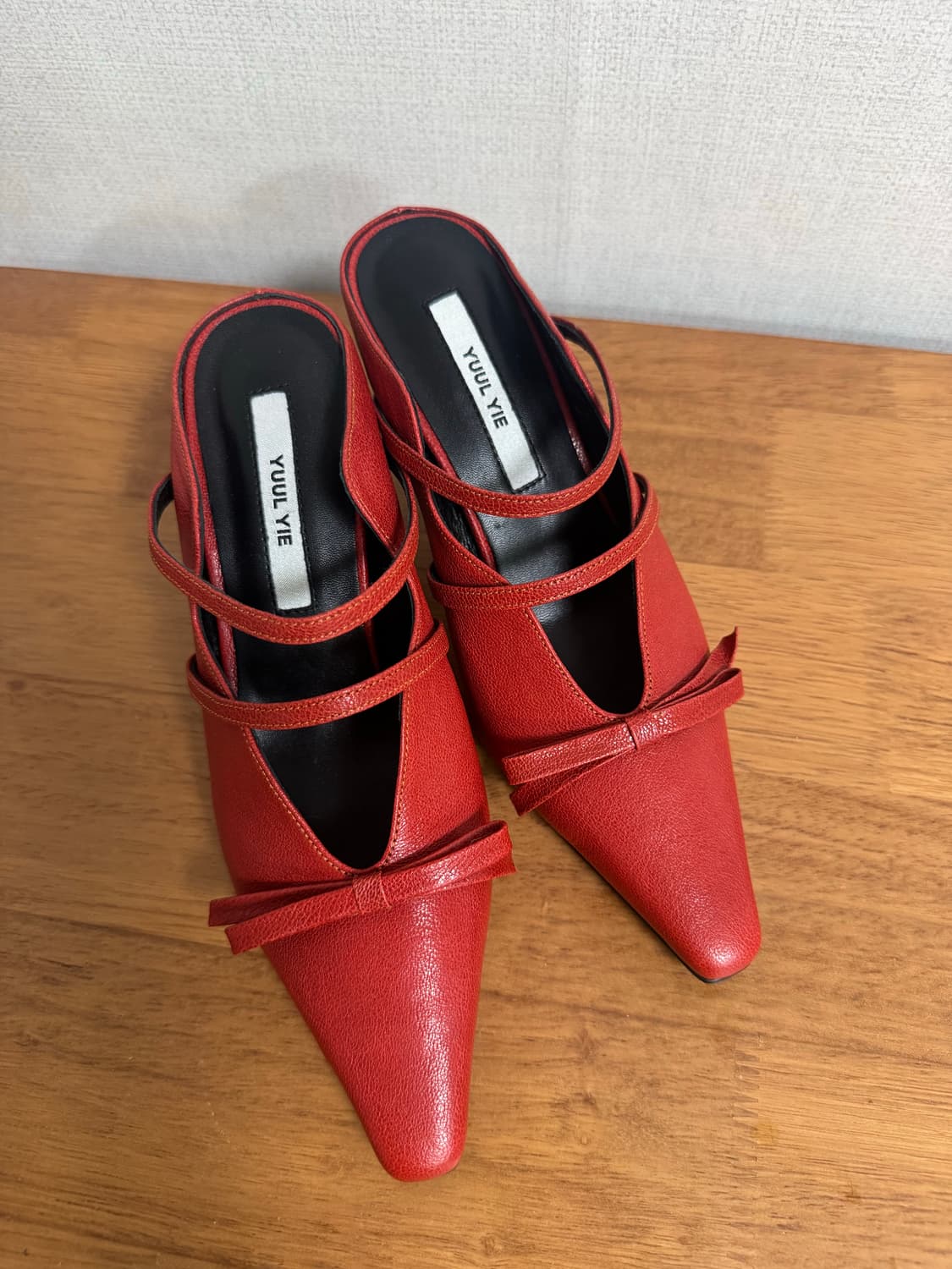 율이에 YUUL YIE 레드 리본 뮬 스틸레토 새상품 상품이미지1
