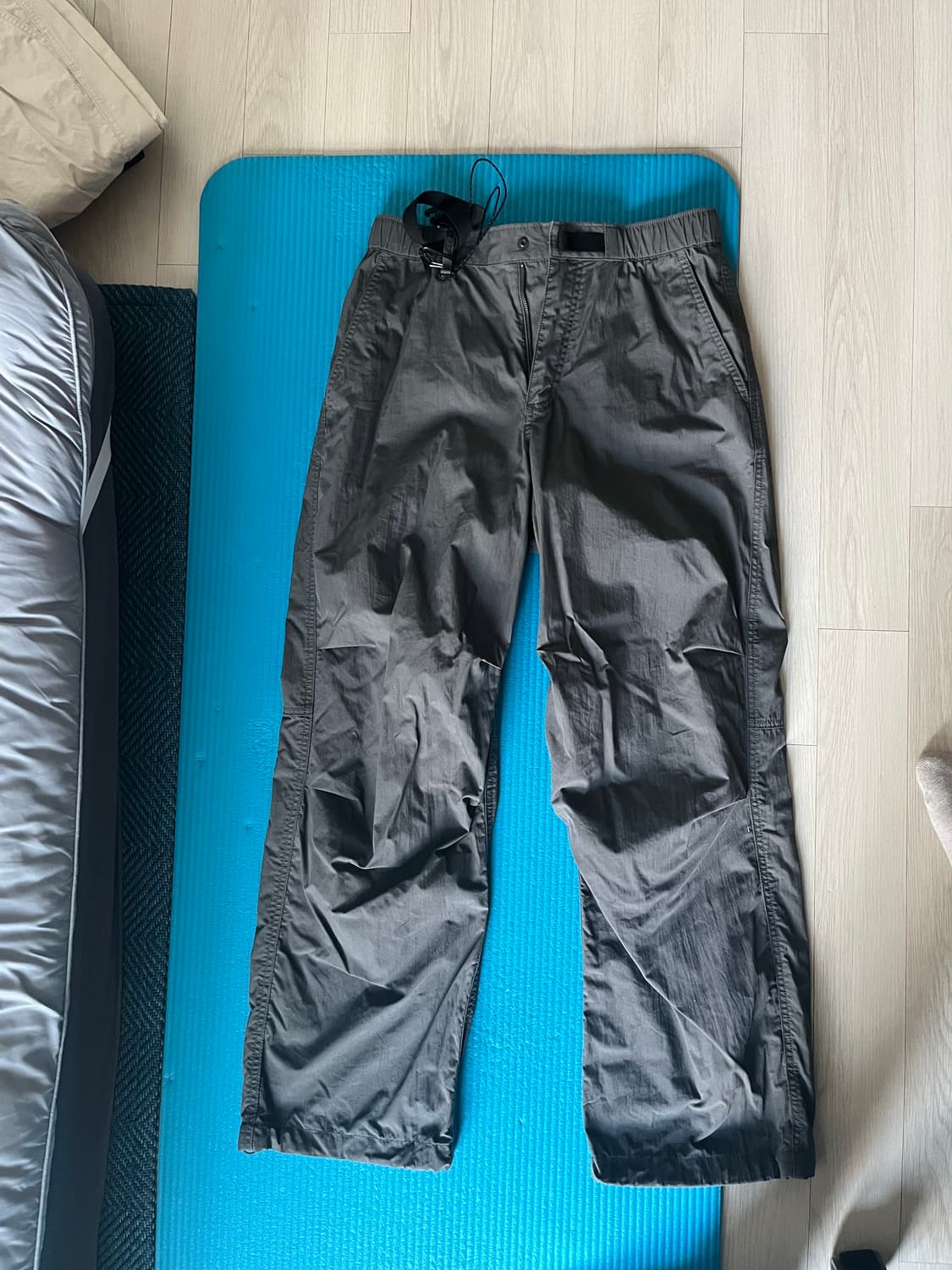 무탠다드 시티레저 와이드파라슈트 팬츠 그레이30 상품이미지1