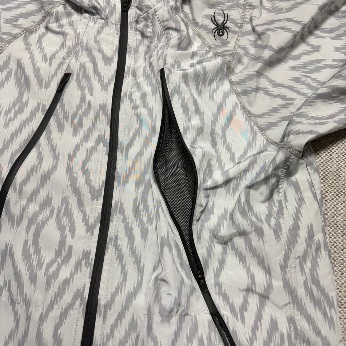 스파이더 화이트 패턴 후드 바람막이 상품이미지3