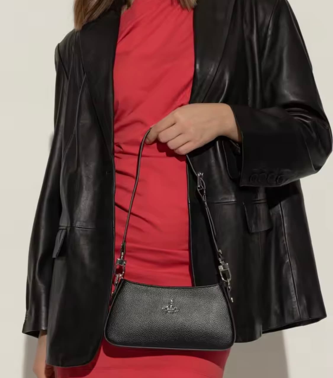 비비안웨스트우드 블랙 숄더백 상품이미지3