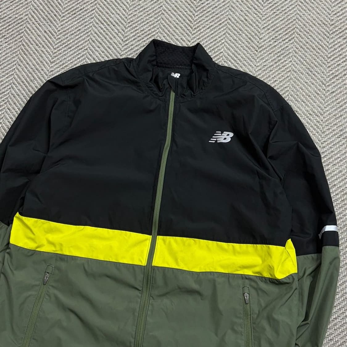뉴발란스 배색 바람막이 v1803 상품이미지3