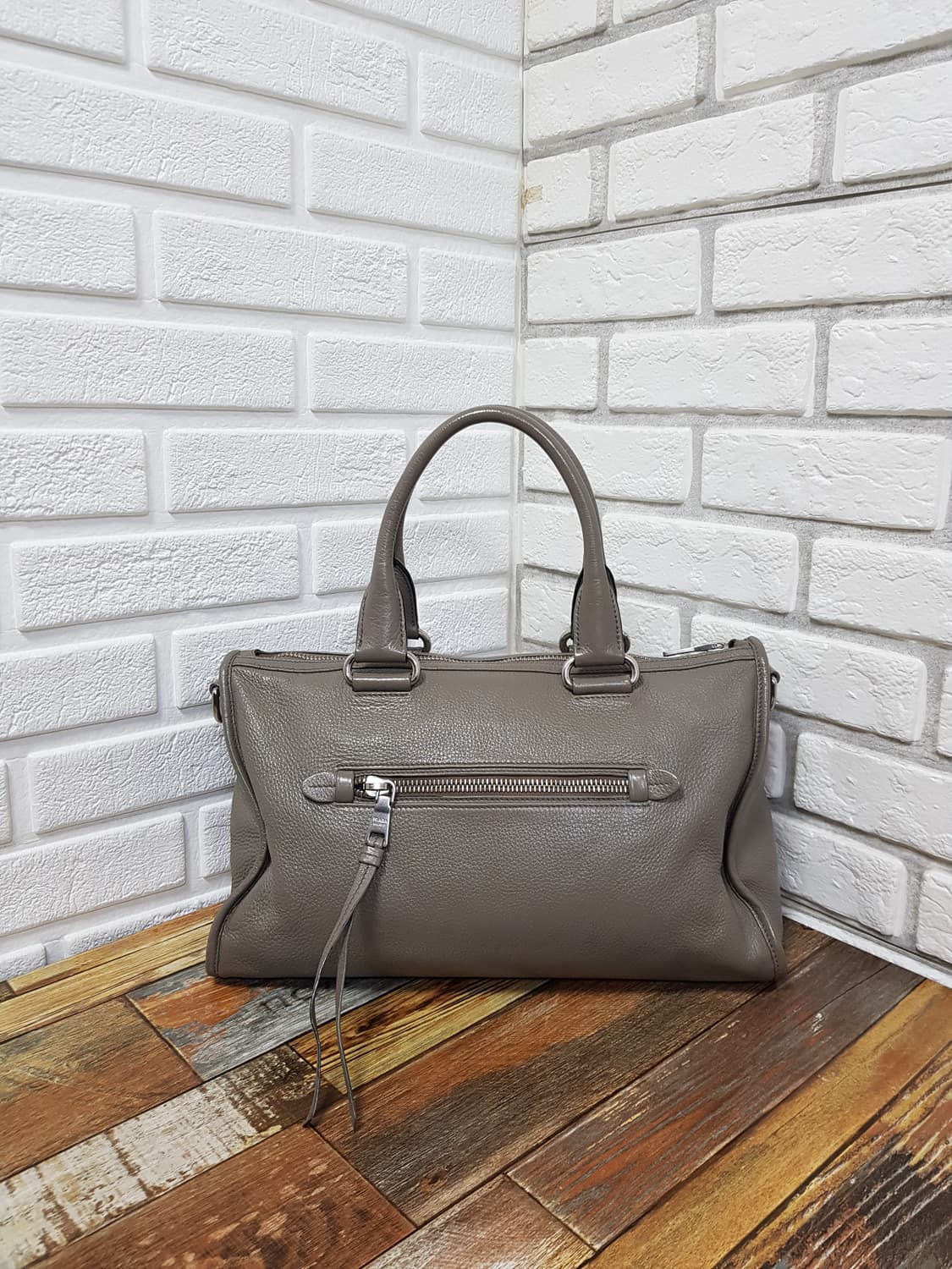 [정품] 프라다 은장로고 비텔로 모터백 상품이미지3