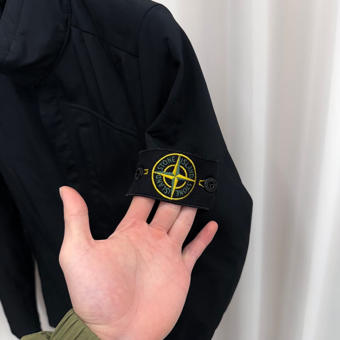 [S] 스톤아일랜드 소프트쉘 바람막이 블랙 상품이미지3