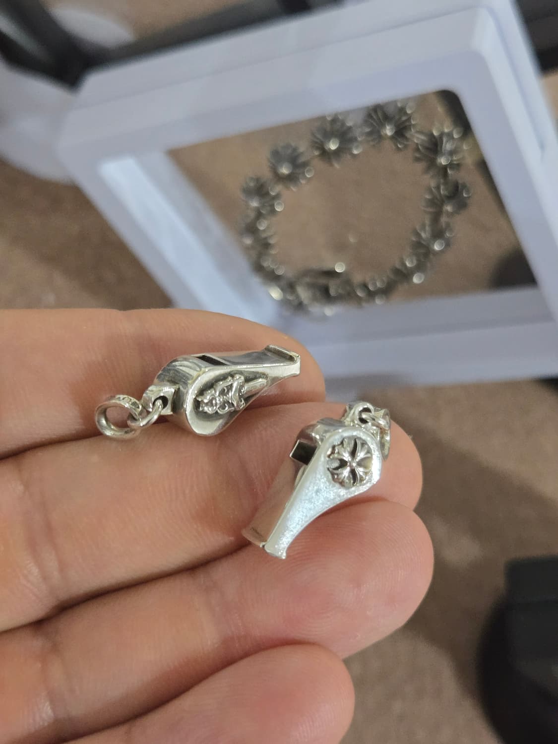 크롬하츠 타이니 cH플러스 휘슬 펜던트 상품이미지2