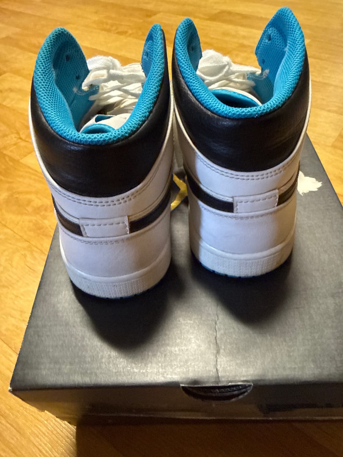 나이키 조던 1 미드 레이저 블루 275 상품이미지4