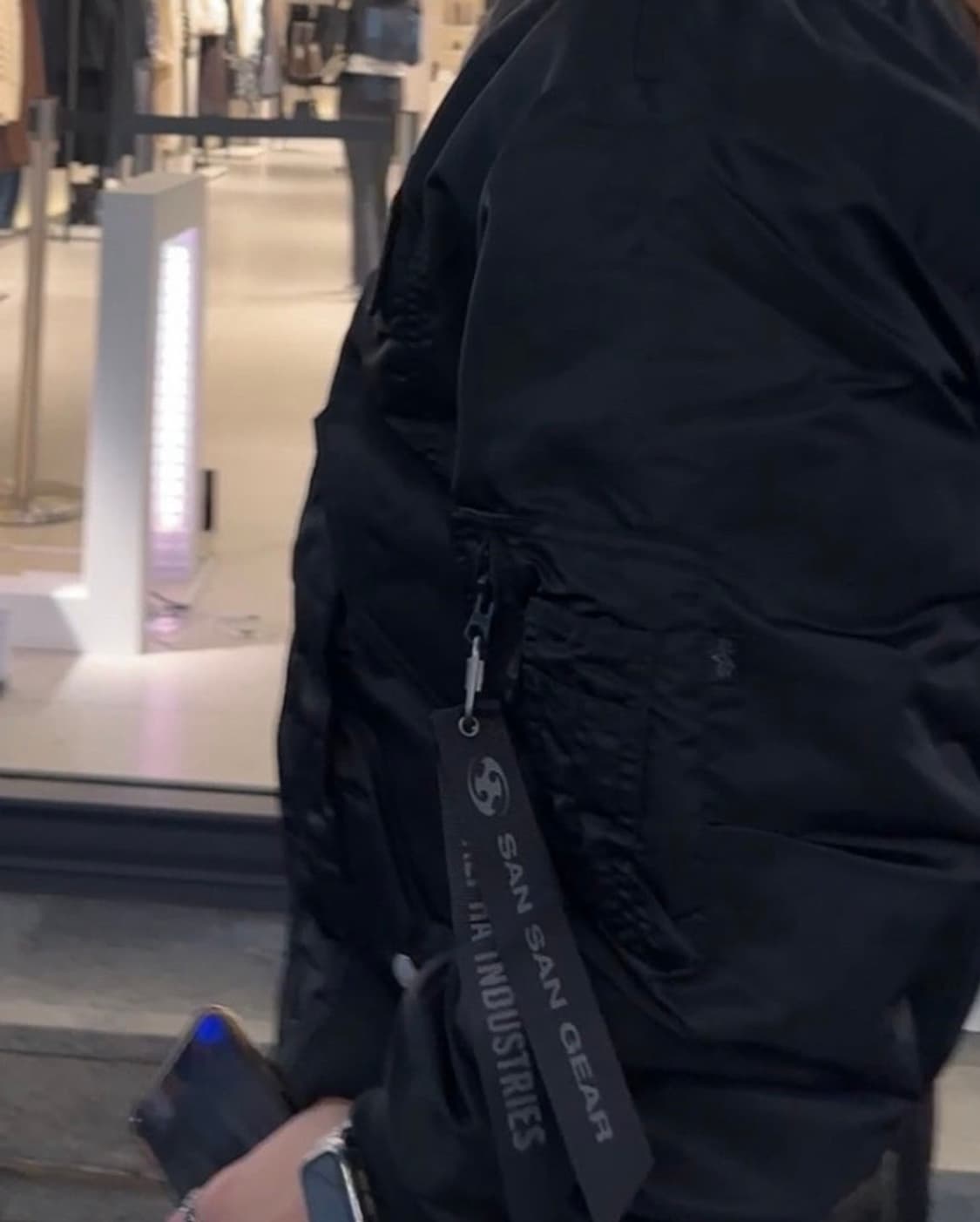 산산기어 x 알파 인더스트리 CWU 45/P 플라이트 자켓 블랙 - 23 상품이미지5