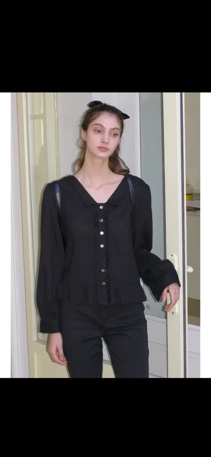 레터프롬문 블랑 프릴 브이넥 기모 블라우스 상품이미지2