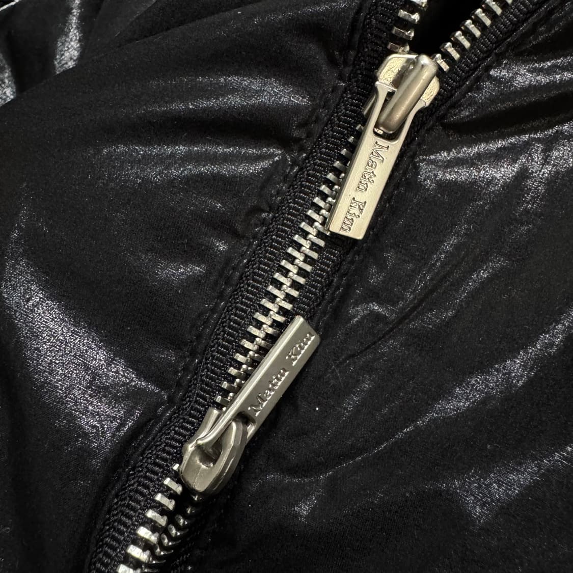 Name : 마뗑킴 마뗑로고 투웨이 코팅 다운 유광 숏패딩 :) 상품이미지5