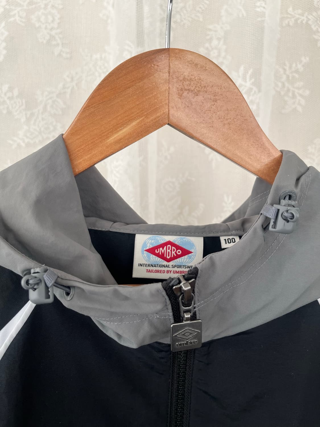 L)엄브로 스포티 캐주얼 후드 아노락 블랙 바람막이 상품이미지5