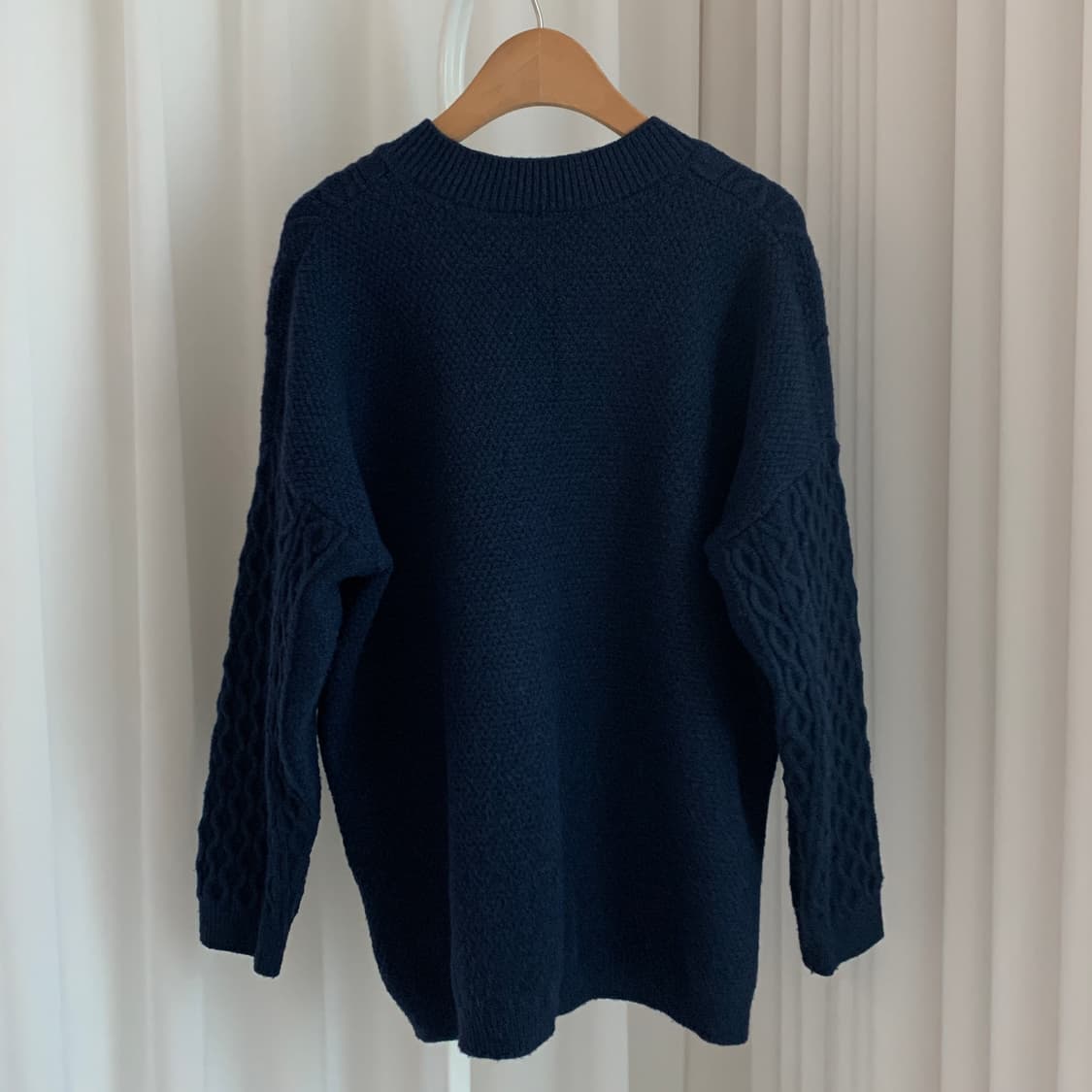 빈티지 브이넥 루즈핏 옆트임 꽈배기 롱니트 상품이미지7