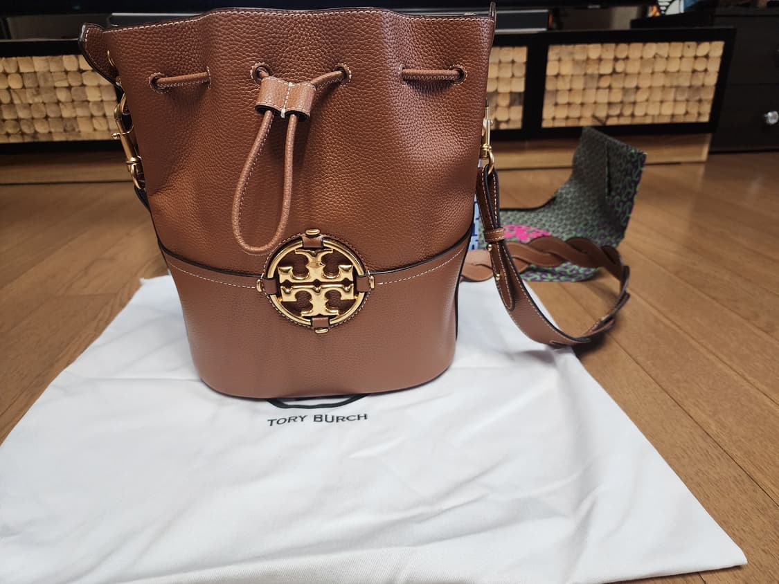 토리버치 가죽 버킷백 브라운 상품이미지1