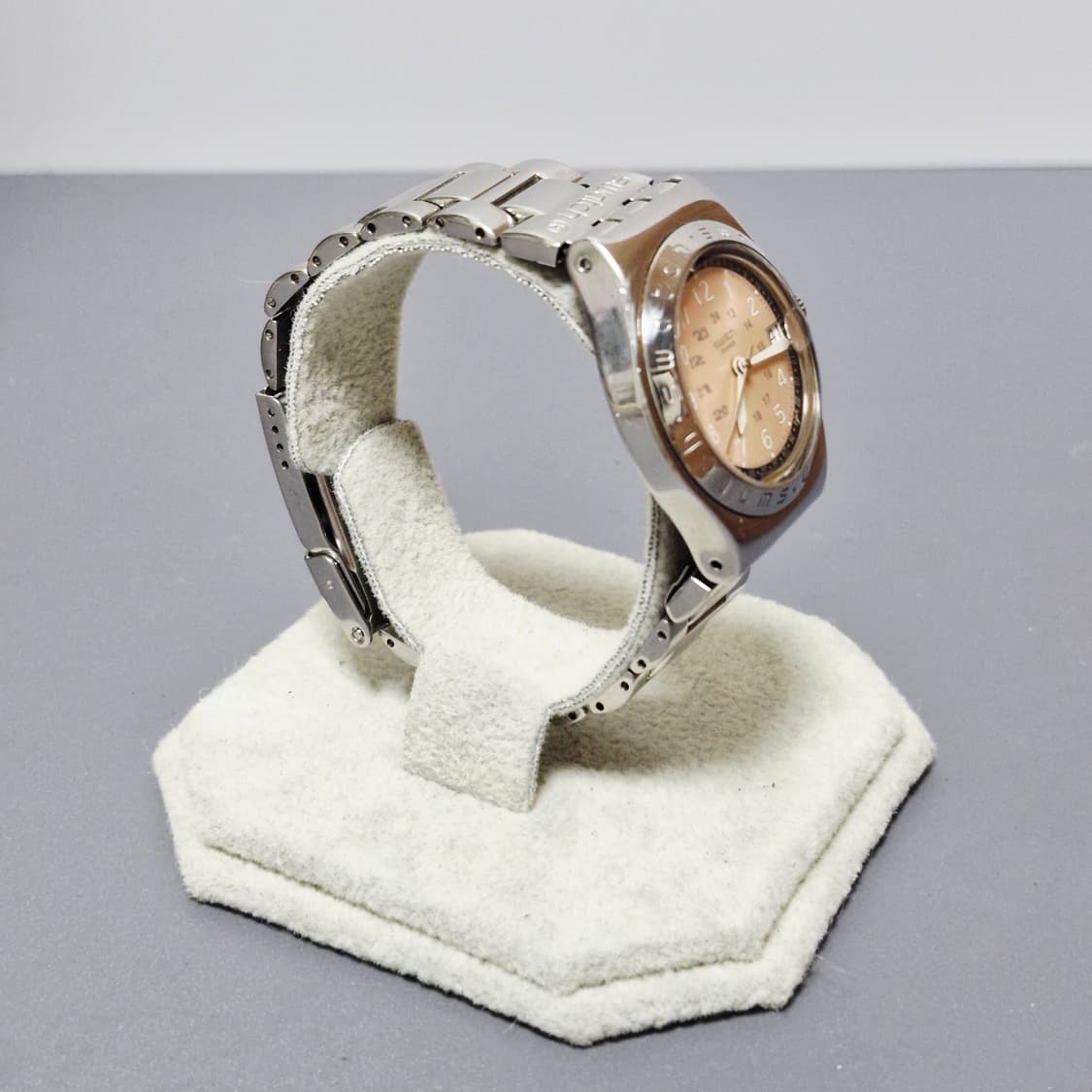 01) 스와치 아이러니 해피조 핑크시계 상품이미지5