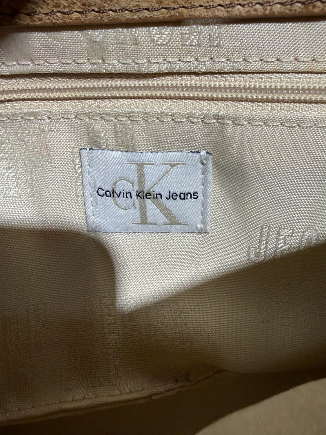 캘빈 클라인 빈티지 스웨이드 숄더 체인백 상품이미지4